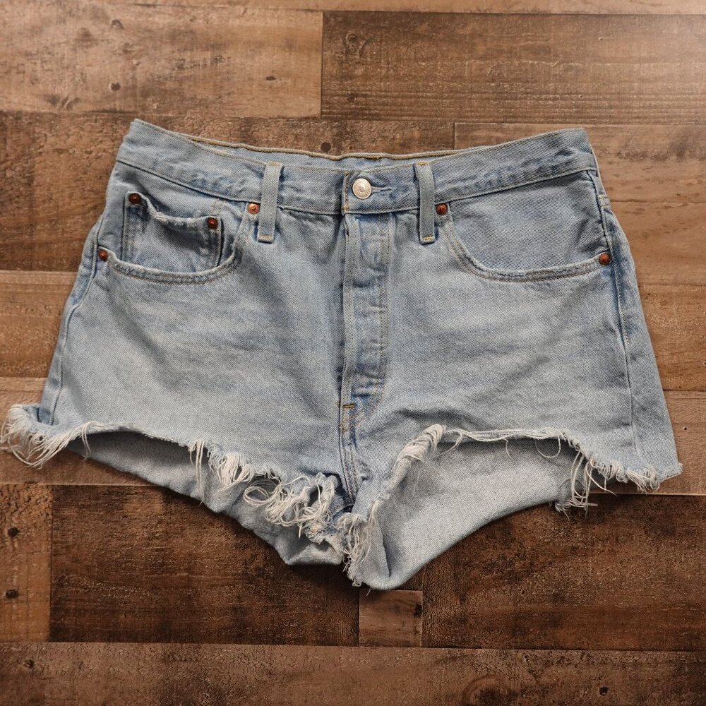 Levi’s 501 Original Button Fly Cutoff Denim Shorts Women’s W32 Light Wash